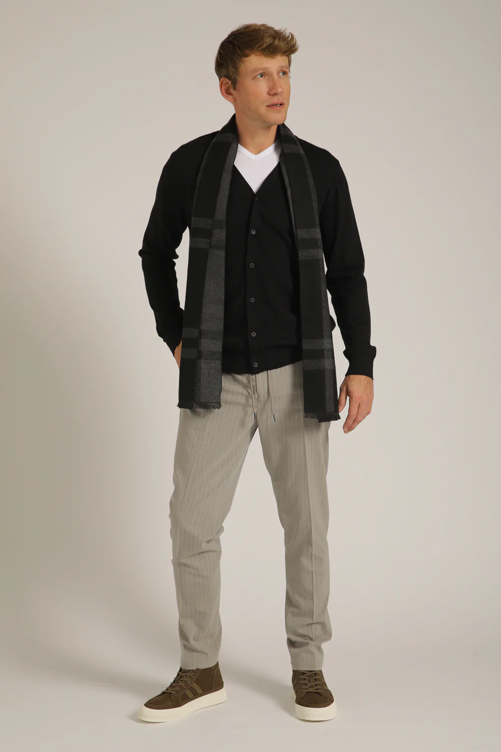Buttoned Cardingan - Image 19