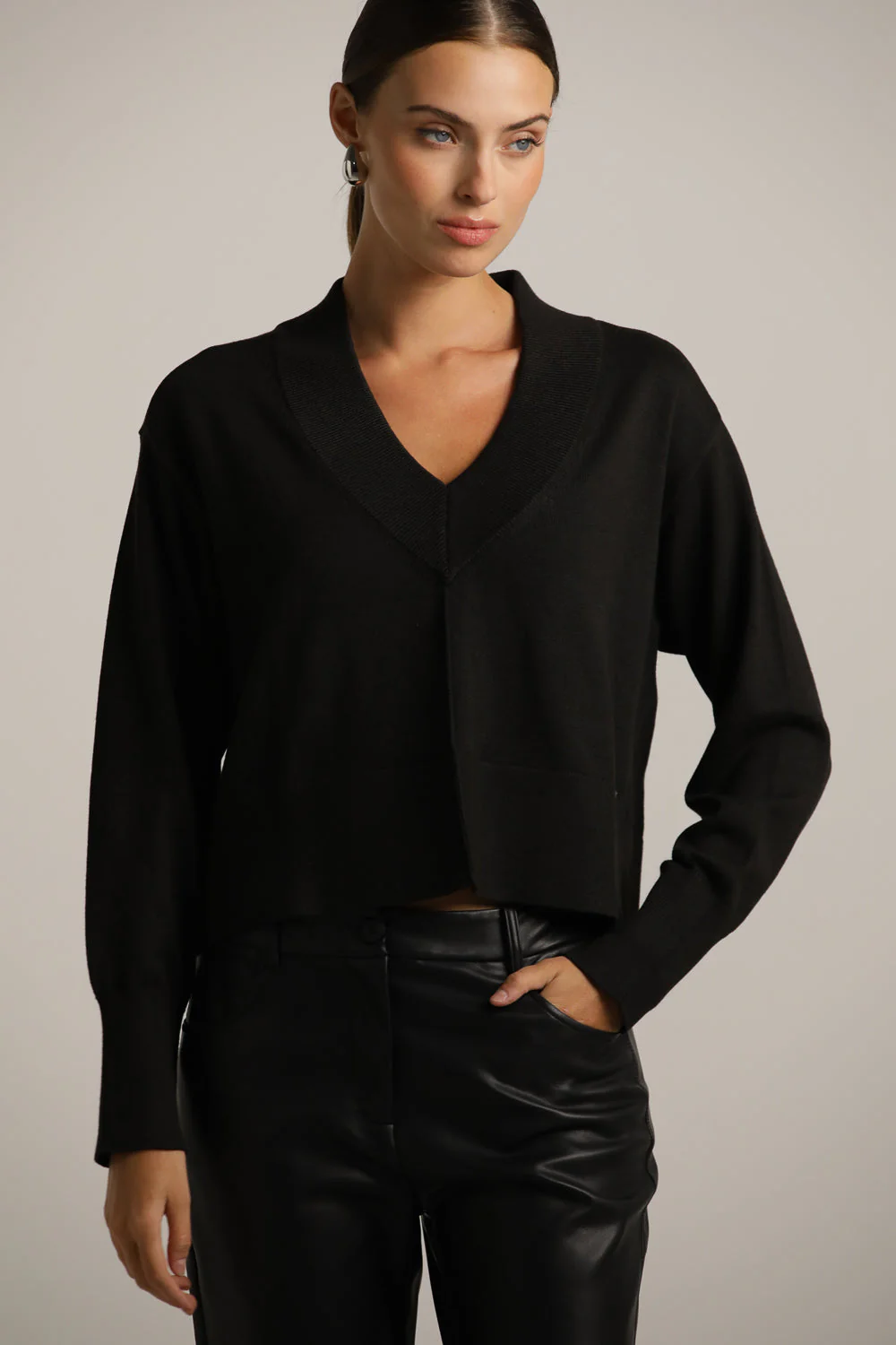 Cropped V Neck Knit - Image 3
