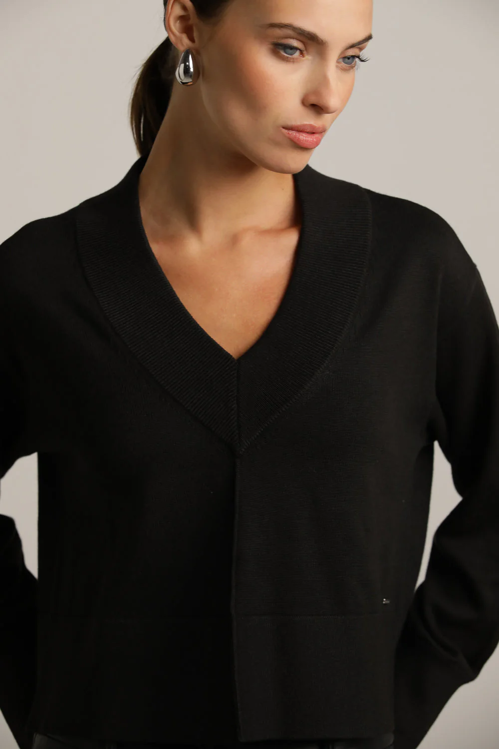 Cropped V Neck Knit - Image 4