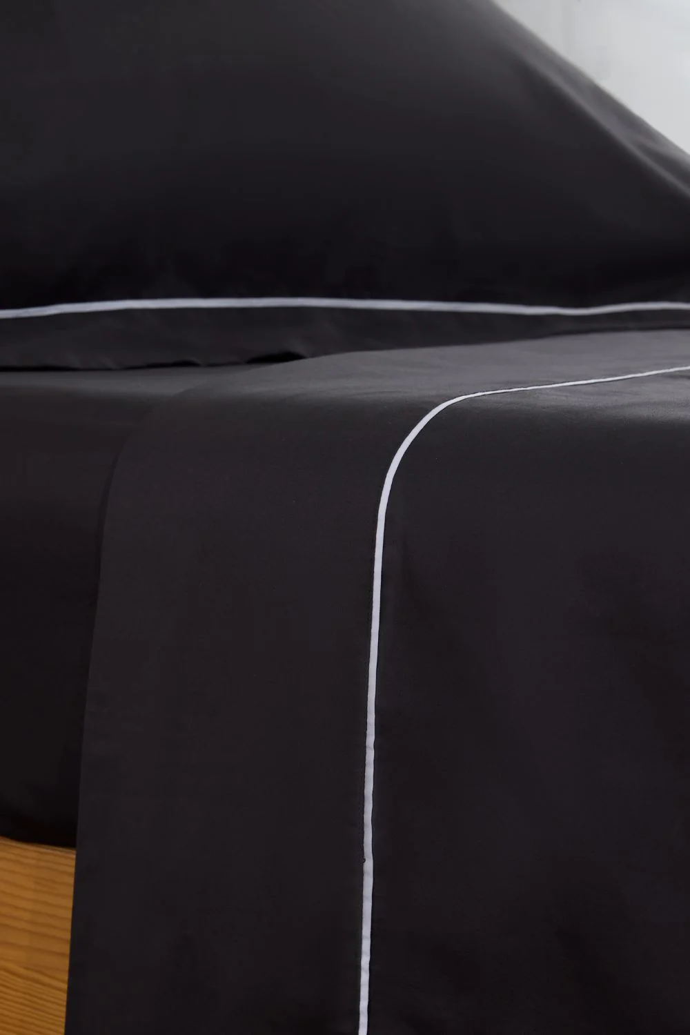 Fitted Sheet Black Signature Embrodered Sateen Set - Image 6
