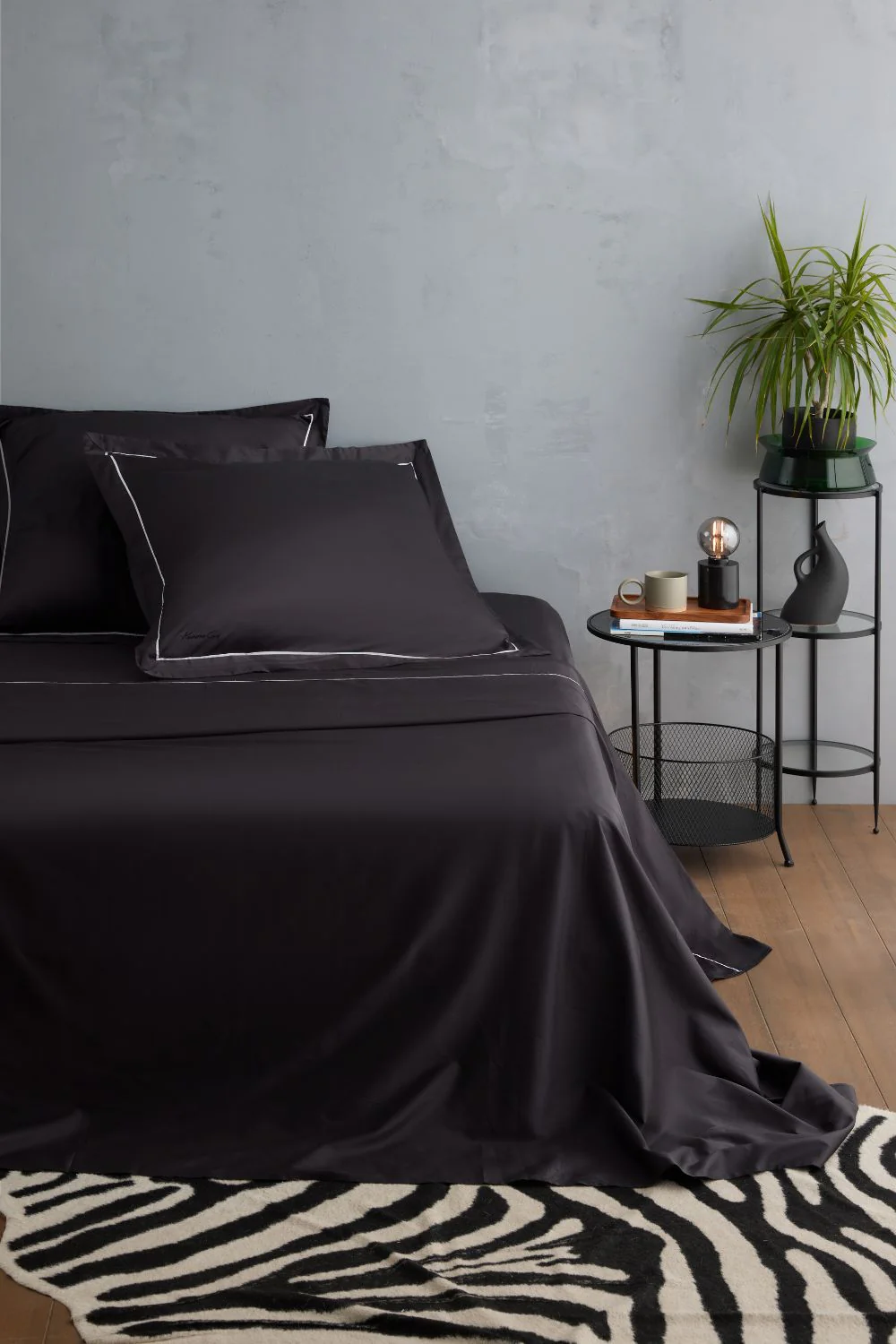 Black Signature Embroidered Sateen fitted sheet - Image 6