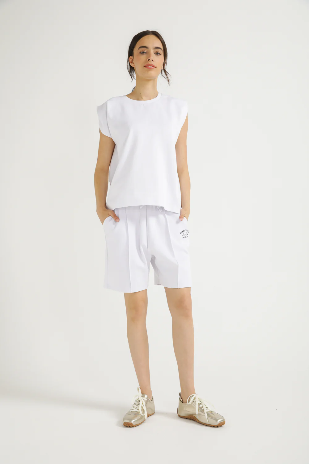 interlok sleevles tee