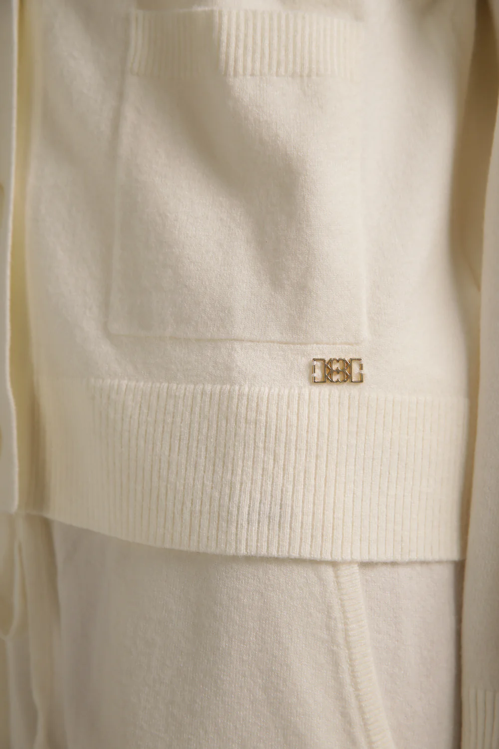Knitted Buttoned Cardigan - Image 4