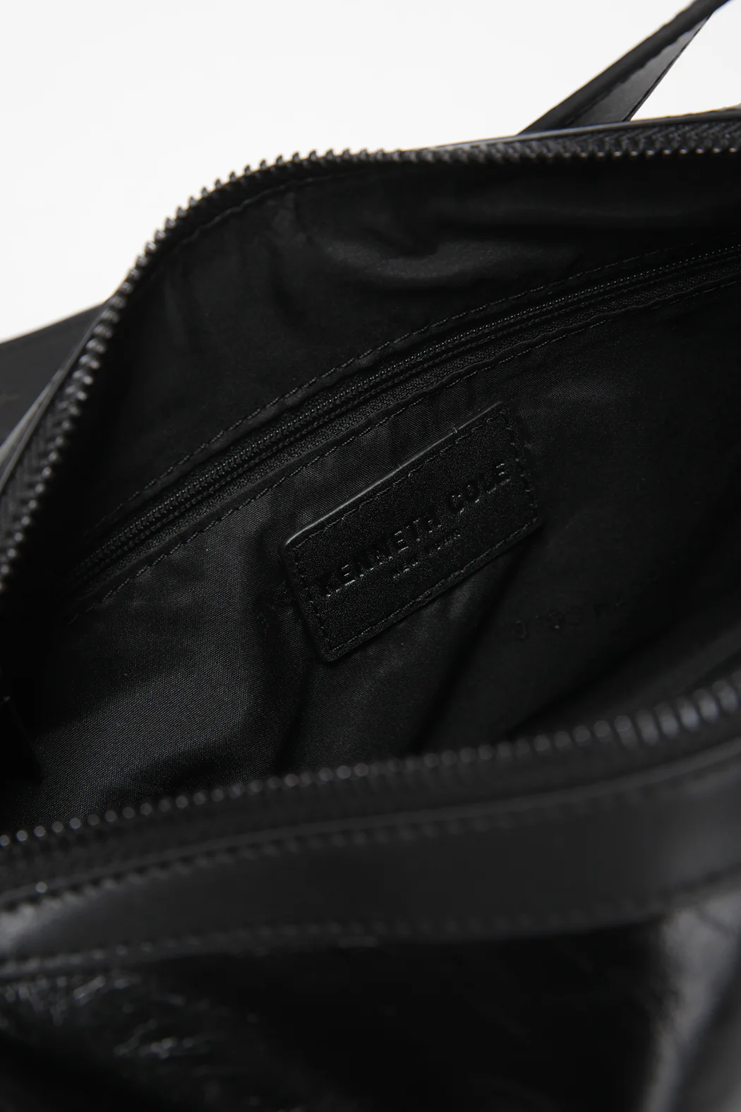Sleek Leather Shoulder Bag - Image 8
