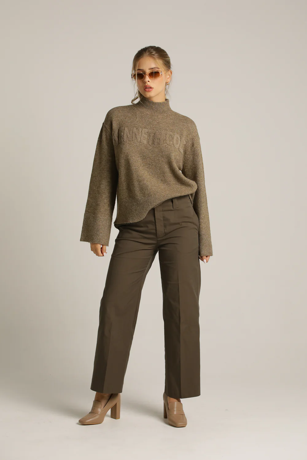 Thick Knitted Turtleneck - Image 11