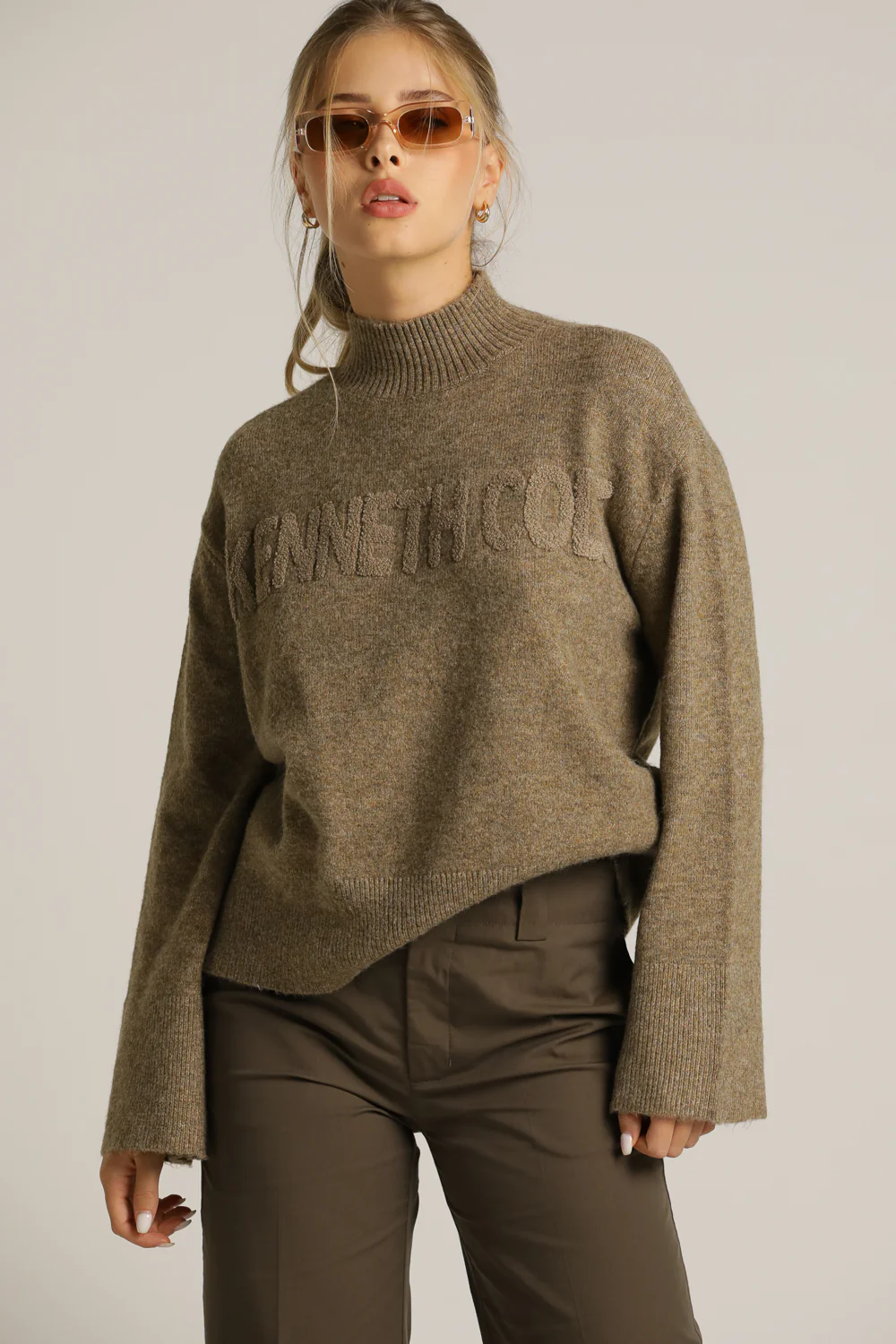 Thick Knitted Turtleneck - Image 12