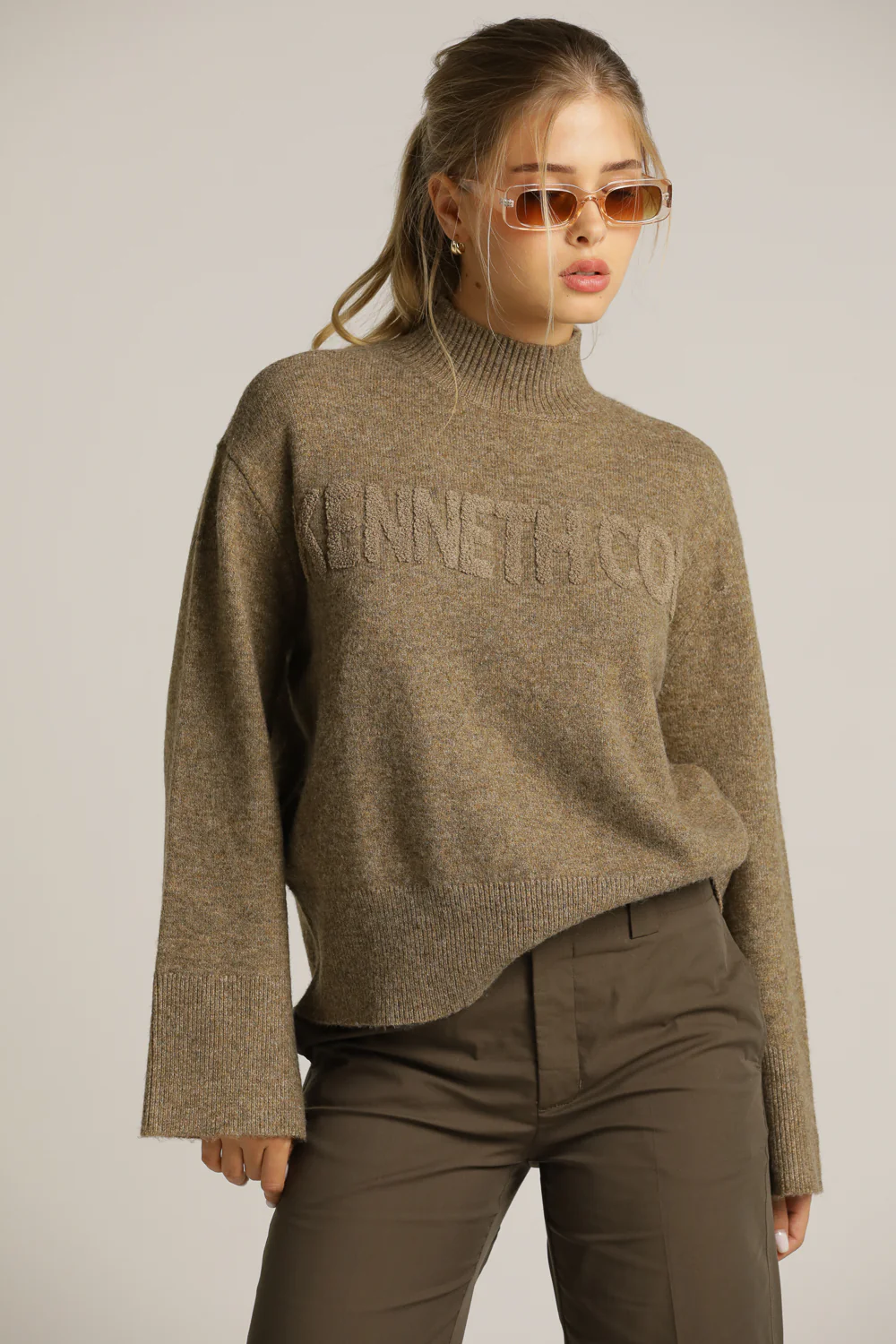Thick Knitted Turtleneck - Image 8