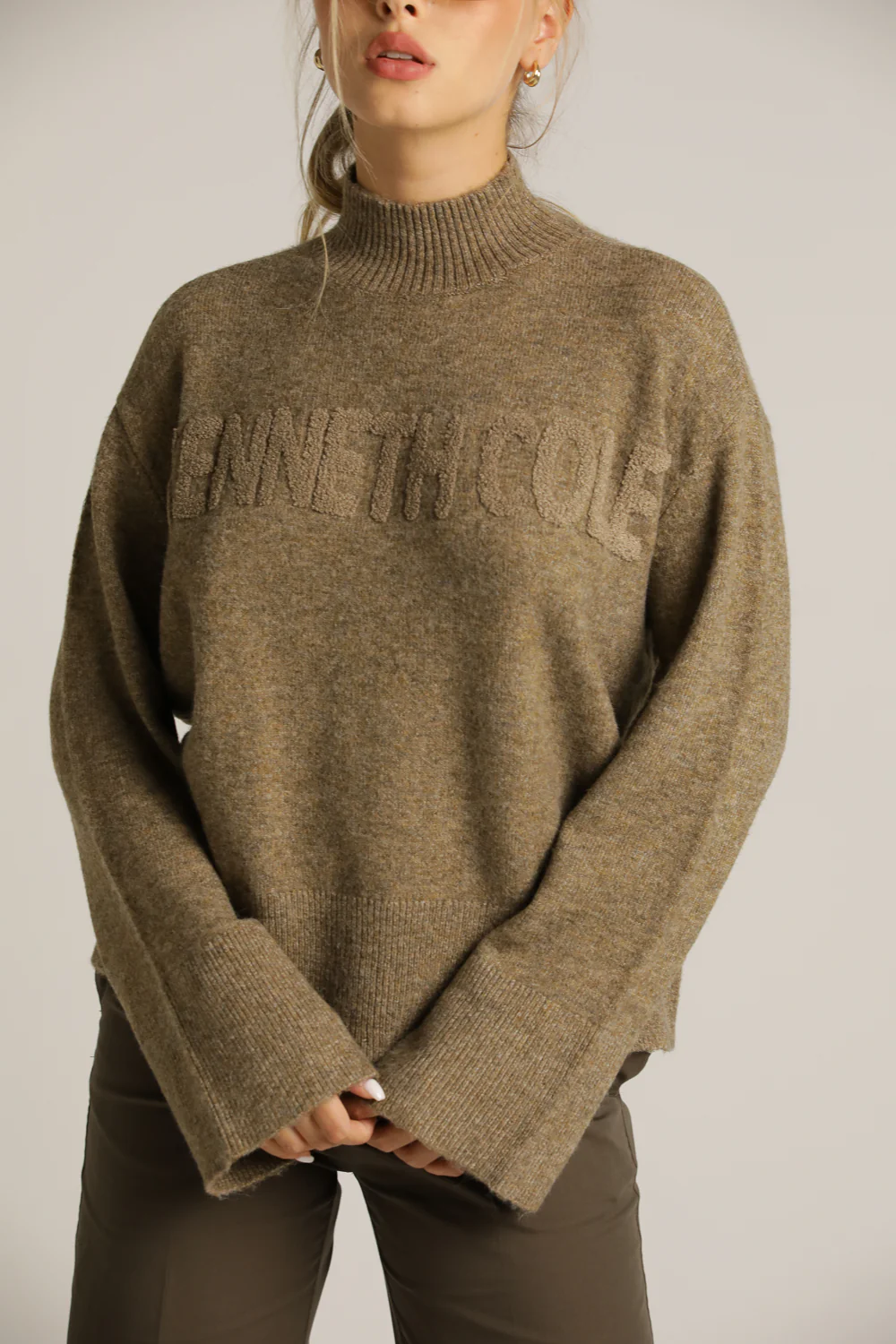 Thick Knitted Turtleneck - Image 9