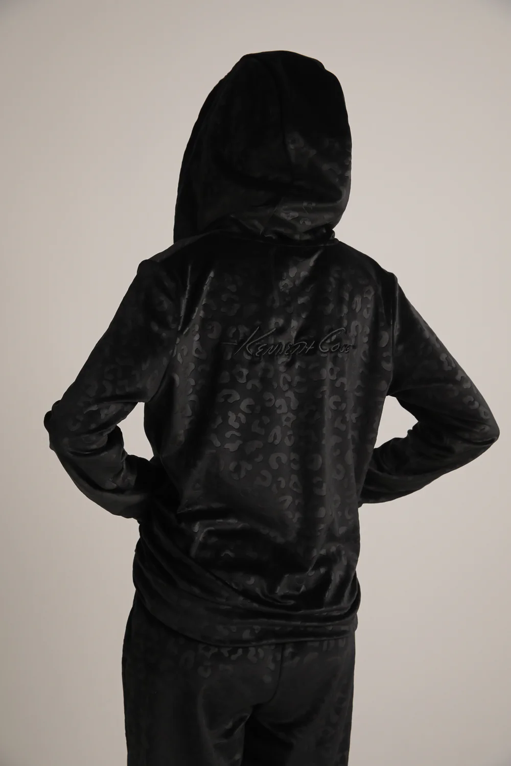 Velvet Zipped Hoodie - Image 16